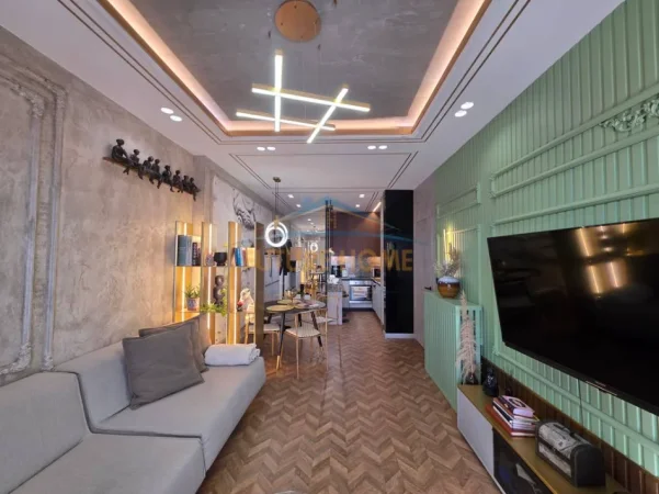 Tirane, jepet me qera apartament 1+1+Ballkon Kati 21, 62 m² 1.100 € (KOMPLEKSI GARDEN BUILDING)