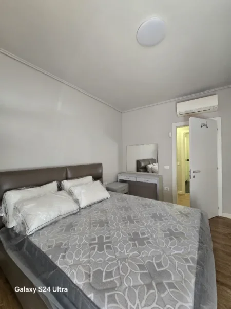 Tirane, jepet me qera apartament 2+1+Ballkon Kati 3, 125 m² 1.100 € (Kompleksi Delijorgji)