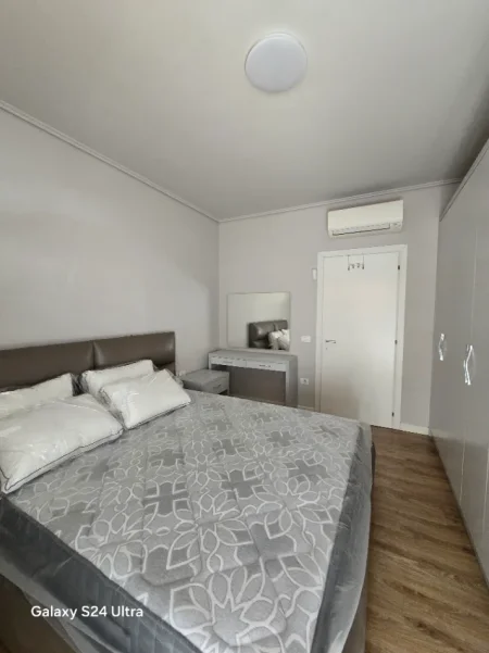 Tirane, jepet me qera apartament 2+1+Ballkon Kati 3, 125 m² 1.100 € (Kompleksi Delijorgji)