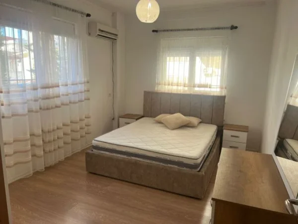 Tirane, jepet me qera apartament 3+1 Kati 0, 120 m² 600 € (kodra e diellit)