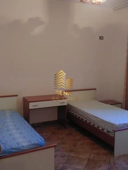 Tirane, jepet me qera apartament 2+1+Ballkon Kati 3, 90 m² 400 € (Laprake)