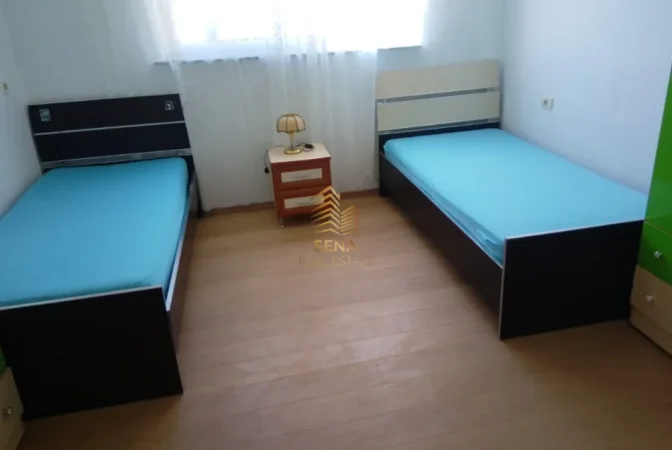 Tirane, jepet me qera apartament 2+1+Ballkon Kati 3, 90 m² 400 € (Laprake)