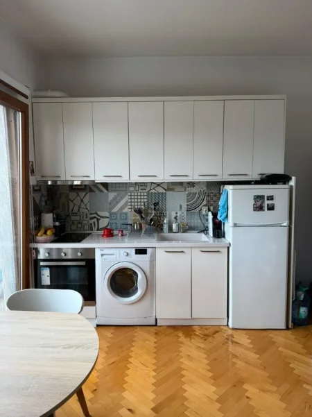 Tirane, jepet me qera apartament 1+1 Kati 5, 100 m² 900 € (MYSLYM SHYRI)