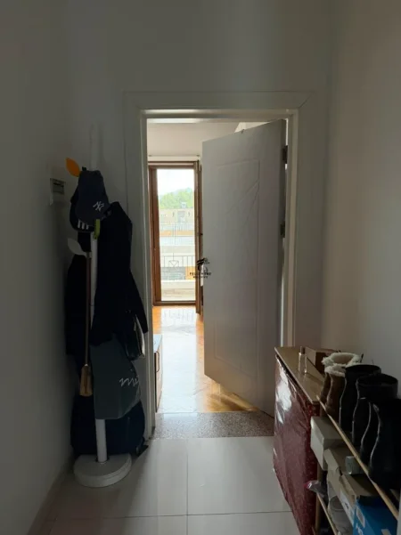 Tirane, jepet me qera apartament 1+1 Kati 5, 100 m² 900 € (MYSLYM SHYRI)