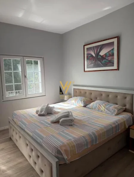 Tirane, jepet me qera garsonier 1+1+Ballkon Kati 2, 35 m² 520 € (RRUGA E BARRIKADAVE)
