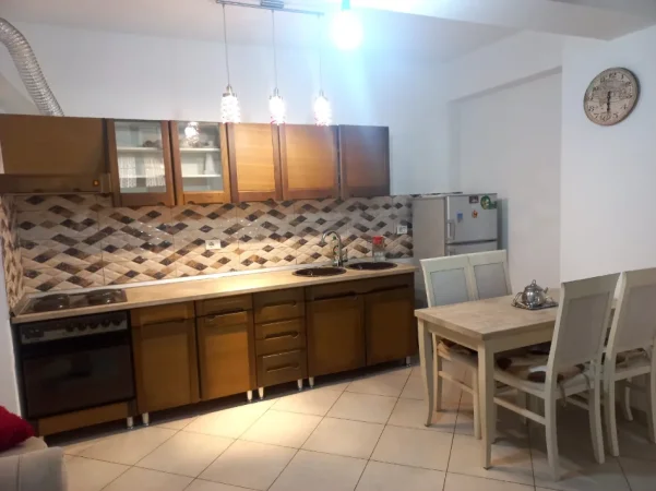 Tirane, jepet me qera apartament 1+1 Kati 6, 70 m² 400 € (Casa Italia)