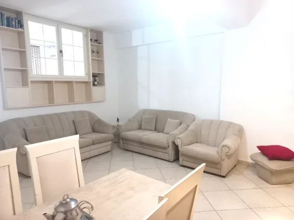 Tirane, jepet me qera apartament 1+1 Kati 6, 70 m² 400 € (Casa Italia)