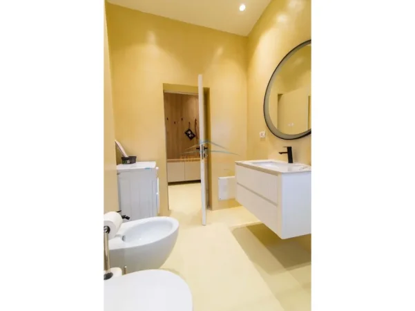 Tirane, jepet me qera apartament 1+1+Ballkon Kati 4, 45 m² 600 € (RRUGA E DURRESIT)