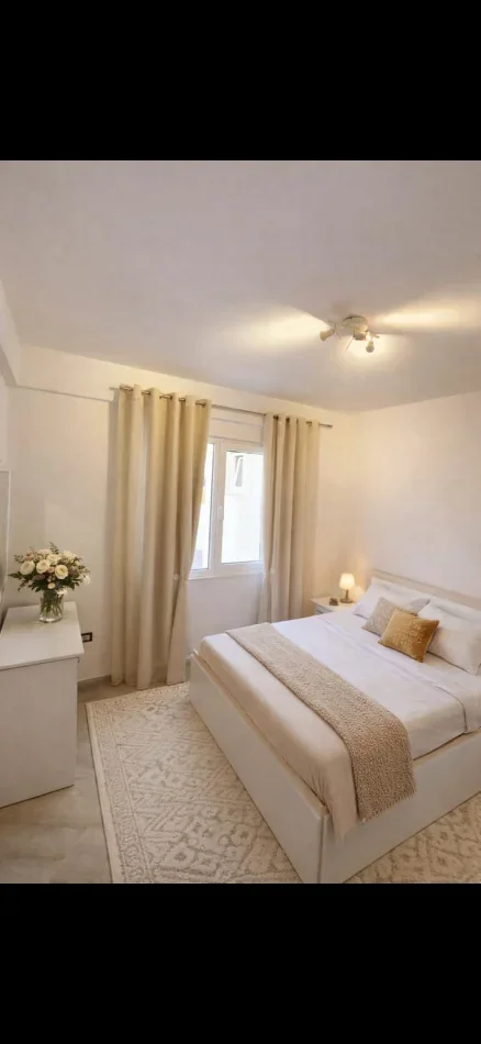 Tirane, jepet me qera apartament 3+1 Kati 5, 110 m² 700 € (Liqeni i Thate)