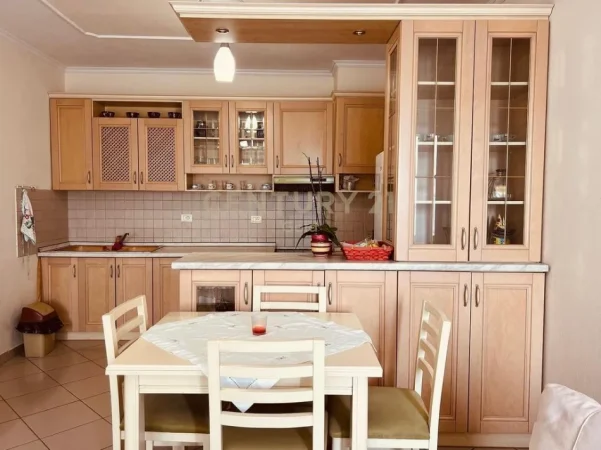 Tirane, jepet me qera 2+1 Kati 7, 620 € (Rruga e Kavajes)