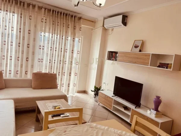 Tirane, jepet me qera 2+1 Kati 7, 620 € (Rruga e Kavajes)