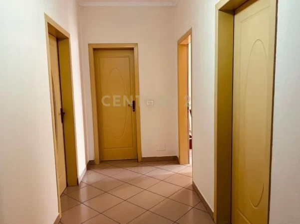 Tirane, jepet me qera 2+1 Kati 7, 620 € (Rruga e Kavajes)