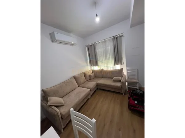 Tirane, jepet me qera apartament 1+1 Kati 3, 48 m² 400 € (Kompleksi Kaimi,Ali Demi)