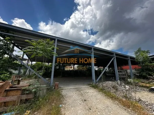 Tirane, jepet me qera ambjent biznesi Kati 0, 2.070 m² 2.000 € (Ish Dogana)