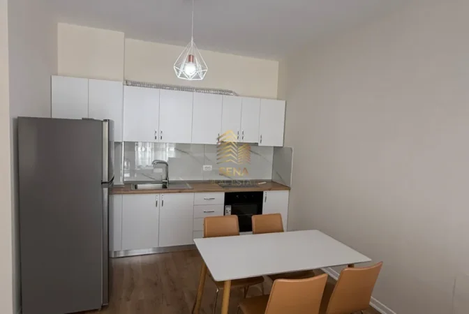 Tirane, jepet me qera apartament 1+1+Ballkon Kati 4, 70 m² 500 € (5 Maji)