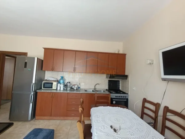 Tirane, jepet me qera apartament 1+1 Kati 1, 60 m² 400 € (Laprake)