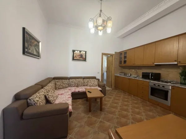 Tirane, jepet me qera apartament 1+1+Ballkon Kati 6, 60 m² 600 € (Rruga Skënderbeg)