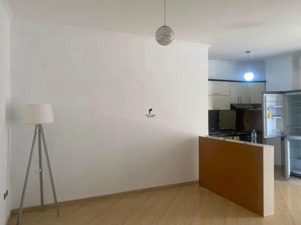 Tirane, jepet me qera apartament 2+1 Kati 3, 93 m² 700 € (PAZARI I RI)