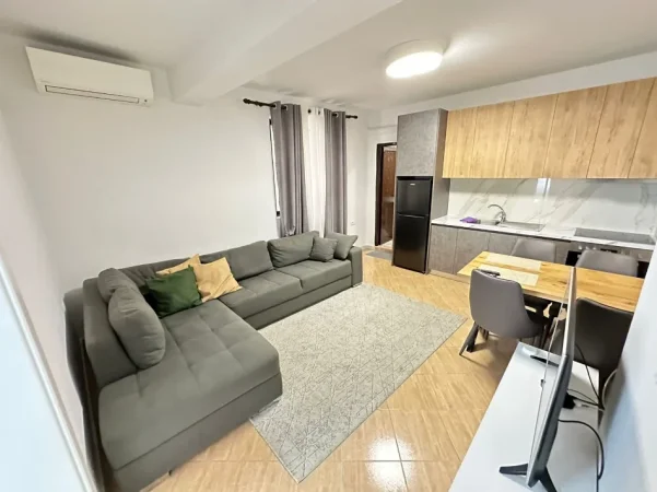Tirane, jepet me qera apartament 1+1 Kati 1, (jordan misja)