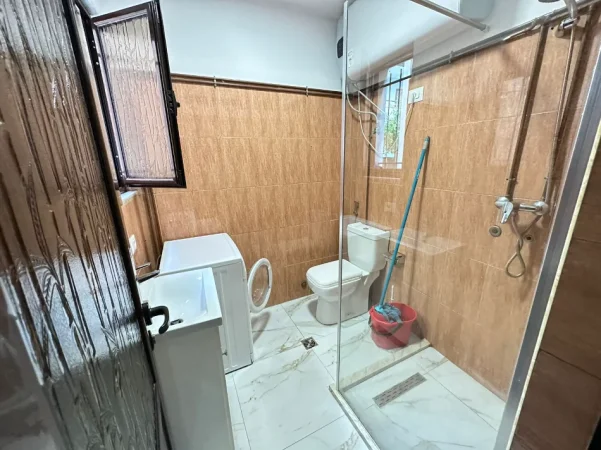 Tirane, jepet me qera apartament 1+1 Kati 1, (jordan misja)