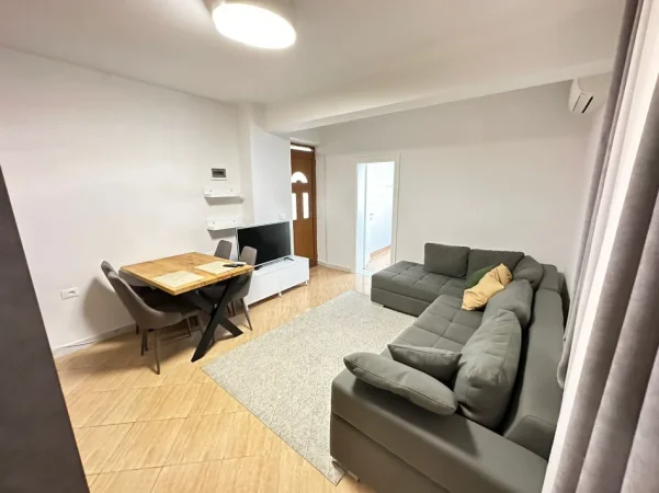 Tirane, jepet me qera apartament 1+1 Kati 1, (jordan misja)