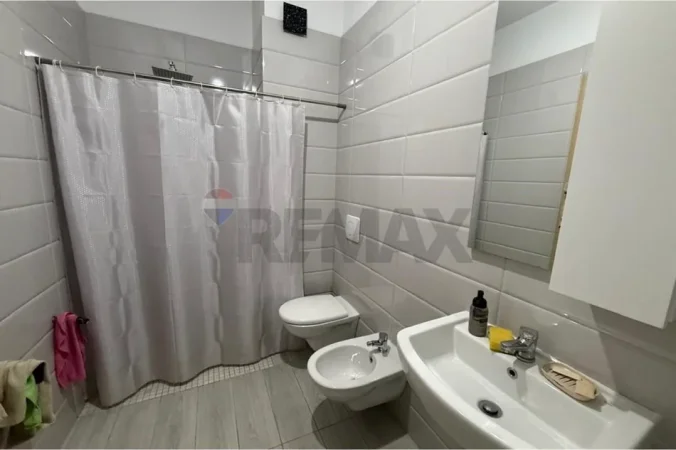 Tirane, jepet me qera apartament 1+1 , 500 € (Fusha Aviacionit)