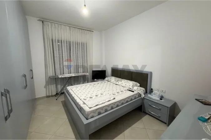 Tirane, jepet me qera apartament 1+1 , 500 € (Fusha Aviacionit)