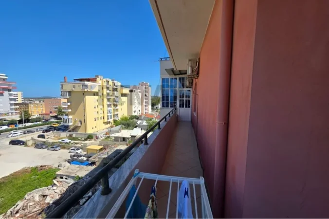 Vlore, jepet me qera apartament 2+1+Ballkon Kati 6, 110 m² 450 € (Rruga Fiqirete Musta, Vlore)