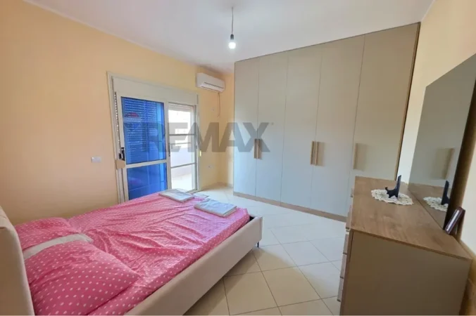 Vlore, jepet me qera apartament 2+1+Ballkon Kati 6, 110 m² 450 € (Rruga Fiqirete Musta, Vlore)