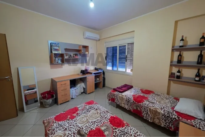 Vlore, jepet me qera apartament 2+1+Ballkon Kati 6, 110 m² 450 € (Rruga Fiqirete Musta, Vlore)