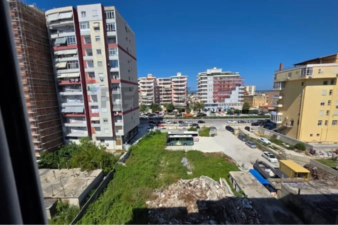 Vlore, jepet me qera apartament 2+1+Ballkon Kati 6, 110 m² 450 € (Rruga Fiqirete Musta, Vlore)