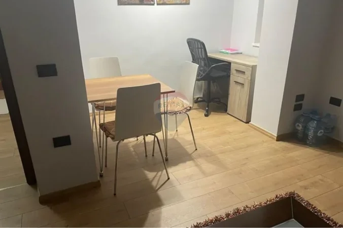 Tirane, jepet me qera apartament 1+1 Kati 2, 65 m² (Myslym Shyri)