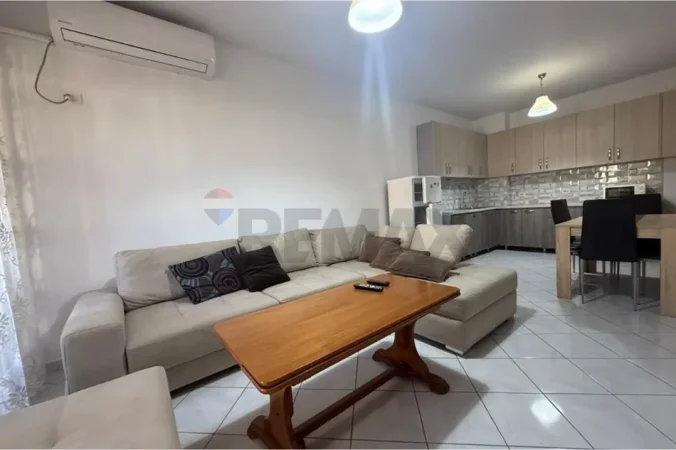 Tirane, jepet me qera 1+1+Ballkon , 74 m² 460 € (Mikel murani)