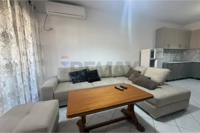 Tirane, jepet me qera 1+1+Ballkon , 74 m² 460 € (Mikel murani)
