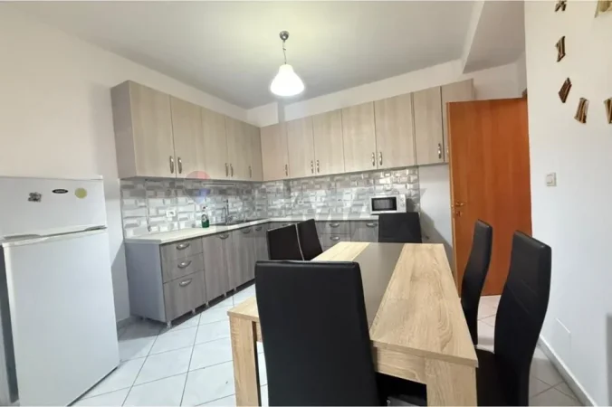 Tirane, jepet me qera 1+1+Ballkon , 74 m² 460 € (Mikel murani)