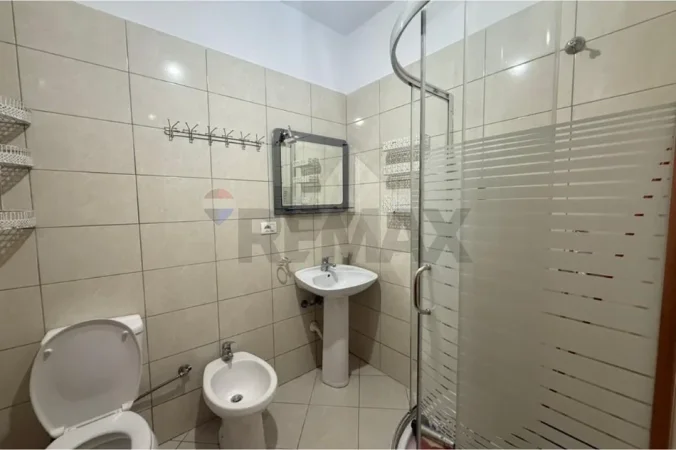 Tirane, jepet me qera 1+1+Ballkon , 74 m² 460 € (Mikel murani)