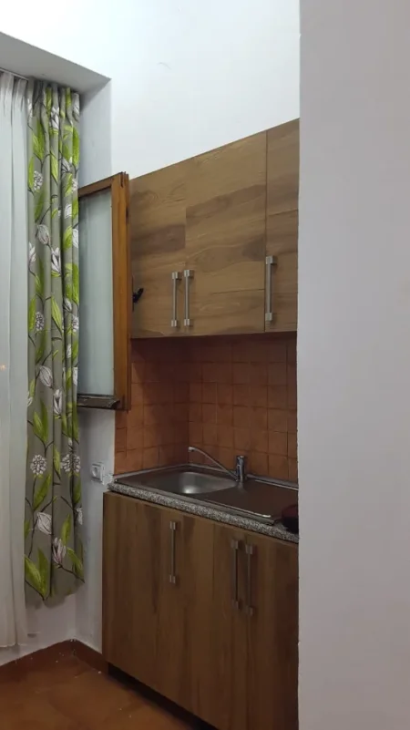 Tirane, jepet me qera garsonier Studio Kati 2, 38 m² 295 € (Rruga e Dibres)