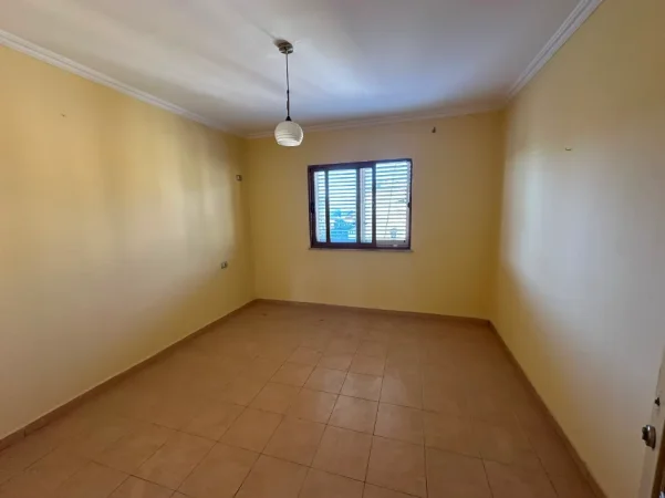 Tirane, shitet apartament 2+1+Ballkon Kati 5, 73 m² 120.000 € (Laprake)