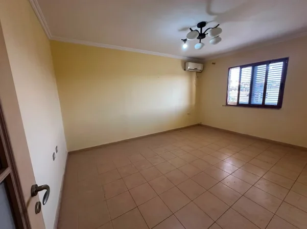Tirane, shitet apartament 2+1+Ballkon Kati 5, 73 m² 120.000 € (Laprake)