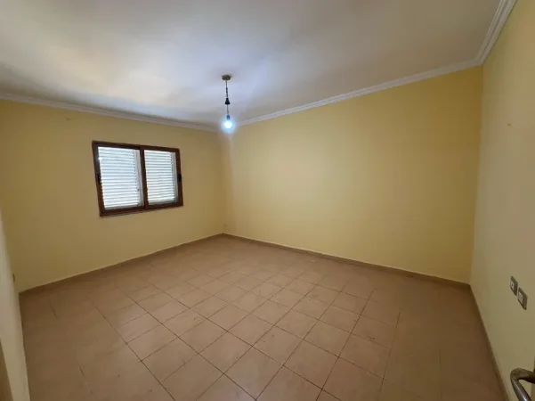 Tirane, shitet apartament 2+1+Ballkon Kati 5, 73 m² 120.000 € (Laprake)
