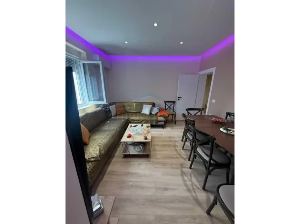 Tirane, shes apartament 1+1+Ballkon Kati 2, 47 m² 120.000 € (kombinat)