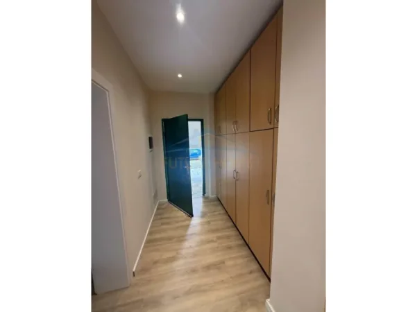Tirane, shes apartament 1+1+Ballkon Kati 2, 47 m² 120.000 € (kombinat)