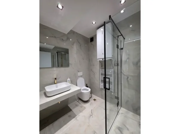 Tirane, jepet me qera apartament 3+1+Ballkon Kati 5, 142 m² 1.500 € (KODRA E DIELLIT2)