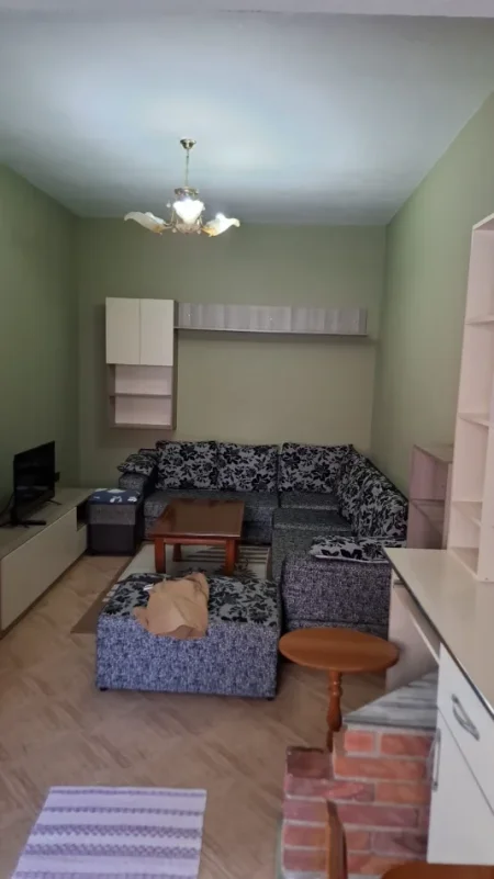 Tirane, jepet me qera 1+1 , 65 m² 450 € (Rruga Hysni Gerbolli, pas Vizion Plusit)