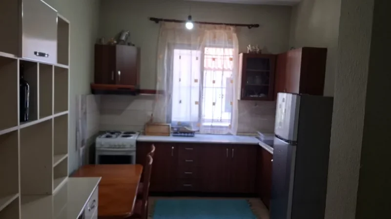 Tirane, jepet me qera 1+1 , 65 m² 450 € (Rruga Hysni Gerbolli, pas Vizion Plusit)