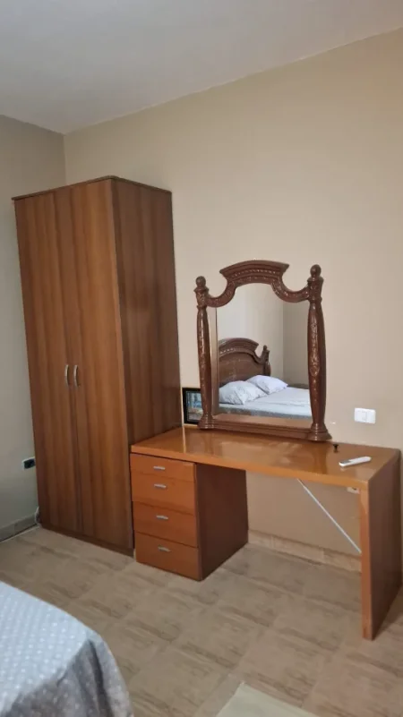 Tirane, jepet me qera 1+1 , 65 m² 450 € (Rruga Hysni Gerbolli, pas Vizion Plusit)