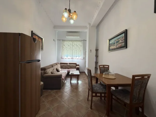 Tirane, jepet me qera apartament 1+1+Ballkon Kati 6, 60 m² 600 € (Blloku i Ambasadave, Tirane)