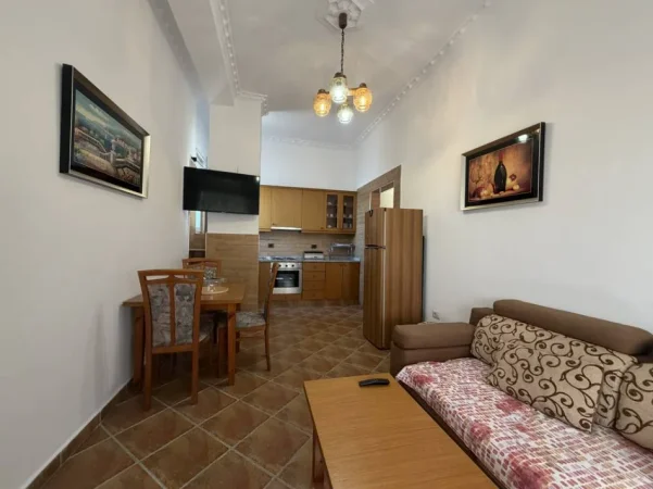 Tirane, jepet me qera apartament 1+1+Ballkon Kati 6, 60 m² 600 € (Blloku i Ambasadave, Tirane)