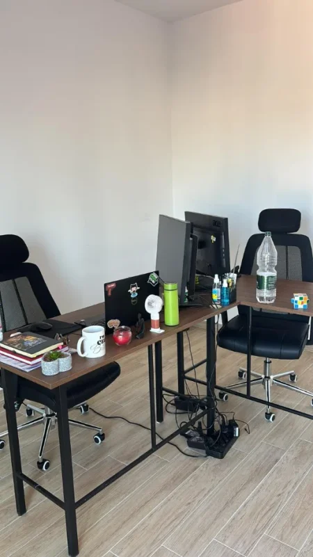 Tirane, shes Tavolina Profesionale në Shitje- Oferta për Biznese 80 €