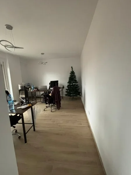 Tirane, shes Tavolina Profesionale në Shitje- Oferta për Biznese 80 €